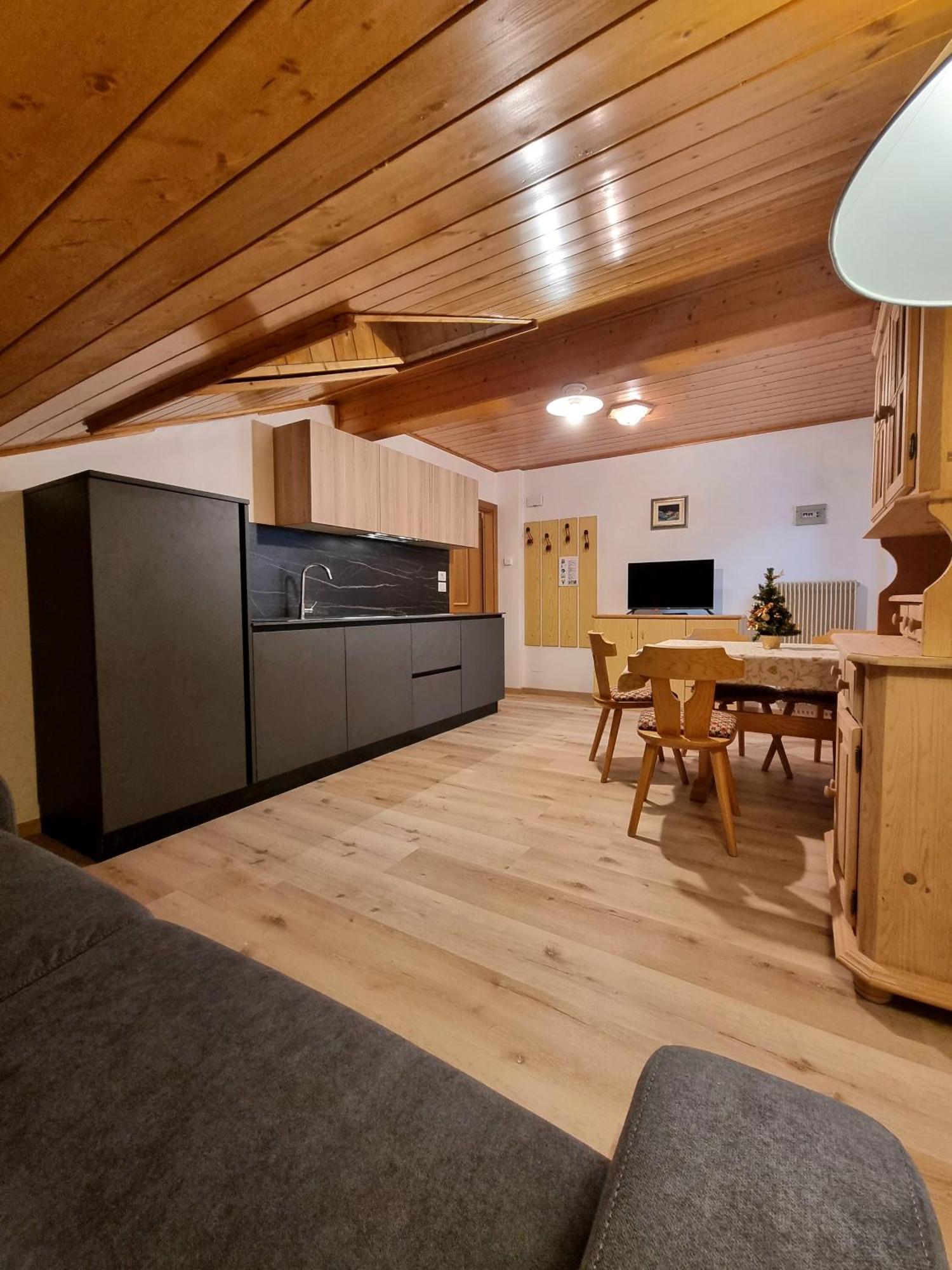 Cesa Elena Apartment Canazei